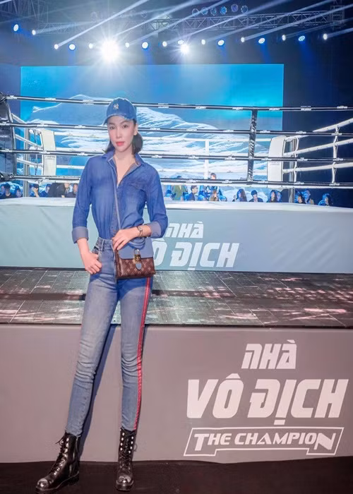 Mới đây, Quỳnh Thư vướng nghi vấn chen chân vào cuộc hôn nhân của vợ chồng Diệp Lâm Anh - Đức Phạm. Sự việc bắt nguồn từ clip Đức Phạm xuất hiện tại nhà riêng của Quỳnh Thư. Sau đó, Đức Phạm chia sẻ trên trang cá nhân việc ly thân Diệp Lâm Anh từ tháng 1/2021 và đang hoàn tất thủ tục ly hôn. Bị nhiều cư dân mạng chỉ trích trước nghi vấn "tiểu tam", Quỳnh Thư vừa lên tiếng. Ảnh FB Quỳnh Thư