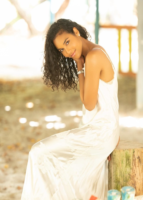 Do mắc COVID-19, đại diện Pháp sẽ phải dừng thi. Trên trang cá nhân, Clemence chia sẻ, khi biết tin mắc bệnh, cô rất buồn và sốc. Điều này thực sự khó khăn với người đẹp. Clemence đã khóc cả ngày. Ảnh: Instagram Clemence Botino