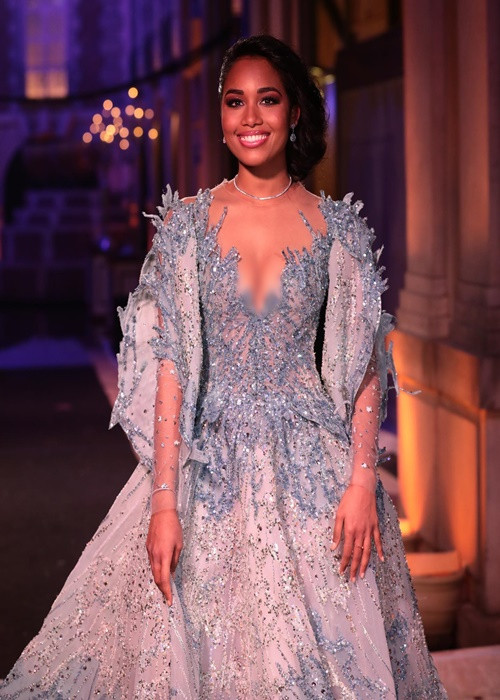 Đại diện Pháp cho hay, cô đang rất mệt. Người đẹp sẽ xét nghiệm lại sau 10 ngày cách ly. Cô cảm ơn ban tổ chức cuộc thi đã giúp đỡ cô rất nhiều. Clemence còn khuyên mọi người nên bảo vệ sức khỏe vào mùa dịch. Ảnh: Instagram Clemence Botino