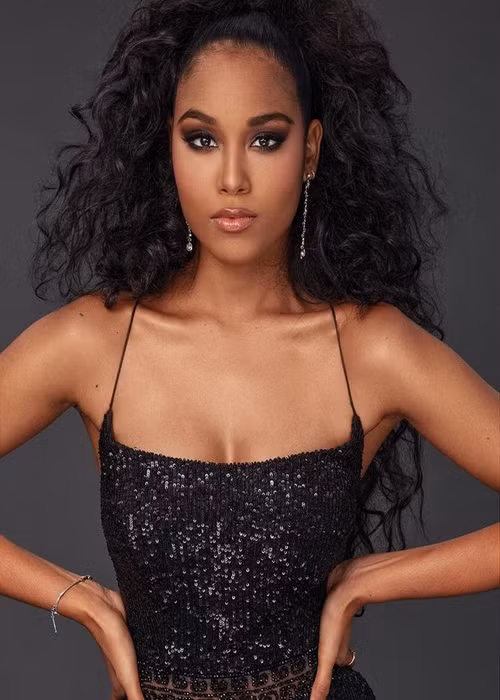 Chan dung my nhan Phap mac COVID-19 khi dang tham gia Miss Universe