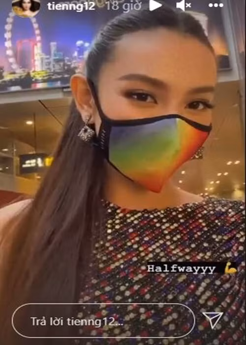 Thùy Tiên cùng 4 đại diện lọt top 5 cuộc bình chọn sẽ có cơ hội dùng bữa tối cùng chủ tịch cuộc thi ông Nawat, phó chủ tịch bà Teresa, đương kim Hoa hậu Hòa bình Quốc tế 2020 Evelyn Abena Appiah. Ảnh: FB Thùy Tiên