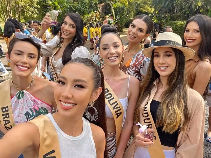 Đại diện Việt Nam đang tham gia nhiều hoạt động nằm trong khuôn khổ cuộc thi. Ảnh: FB Thùy Tiên