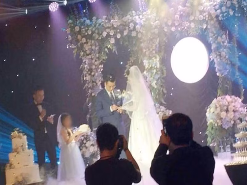 Quang Minh và Linh Lê là người kín tiếng chuyện riêng tư nên đến tận khi cả hai sắp cưới, nhiều người mới biết về mối quan hệ của cặp đôi này. Ảnh: Một thế giới