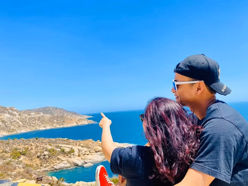 Hồng Đăng luôn bảo vệ bà xã. Anh tiết lộ, trước những bình luận chê bai nhan sắc của Anh Đào trên trang cá nhân, anh lặng lẽ xóa chúng vì sợ vợ đọc được sẽ buồn.