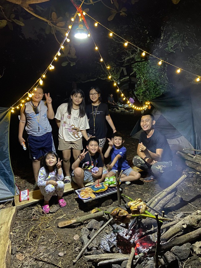 Ban tre tim cach khoi phuc du lich sau gian cach-Hinh-3