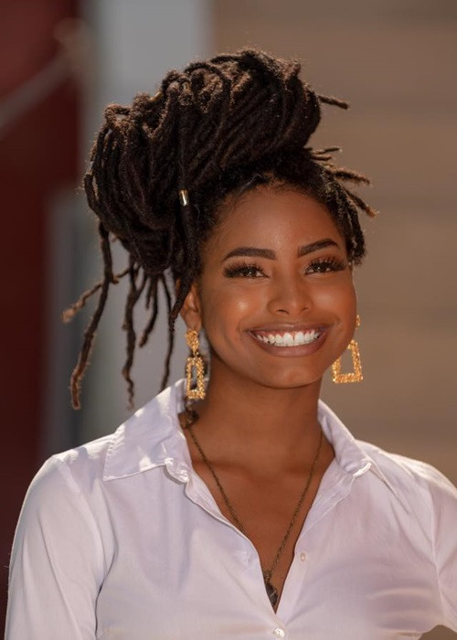 Destiny là á hậu 1 cuộc thi Hoa hậu Hoàn vũ Belize 2019.