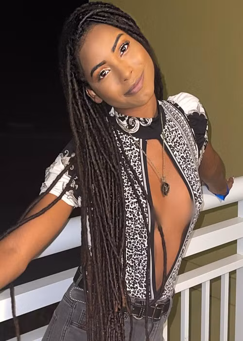 Cô từng đại diện Belize tham gia cuộc thi Miss Caribbean USA 2016. Tại cuộc thi này, cô giành danh hiệu Người đẹp Ăn ảnh và Người đẹp thân thiện.