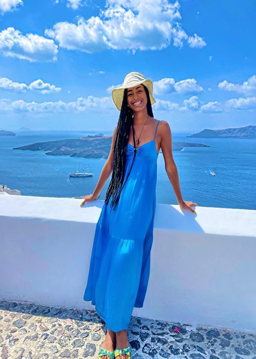 Destiny mang về vương miện đầu tiên cho Belize tại cuộc thi Hoa hậu Trái đất.