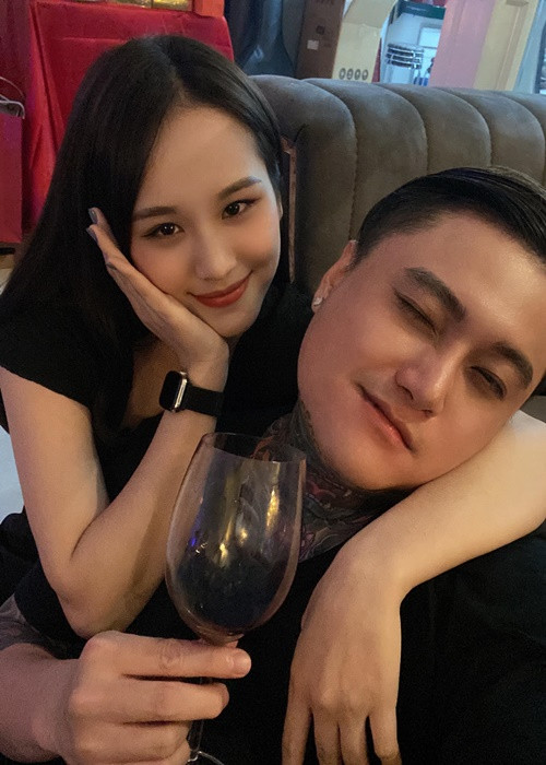 Vũ Duy Khánh và Phương Anh đăng tải một số khoảnh khắc tình tứ sau khi công khai hẹn hò.