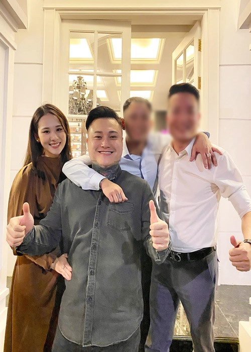 Vũ Duy Khánh từng cho biết Phương Anh phải đối mặt với nhiều áp lực khi ở bên một người từng ly hôn và có quá khứ ồn ào như anh. Tuy vậy, giọng ca “Vợ tuyệt vời nhất” tin rằng tình yêu giúp cả hai vượt qua mọi rào cản.