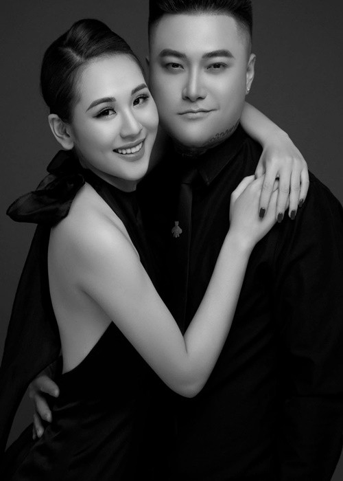 Hồi tháng 6/2021, Vũ Duy Khánh khoe có tình mới sau 3 năm ly hôn. Phương Anh sinh năm 1999, kém Vũ Duy Khánh 10 tuổi.