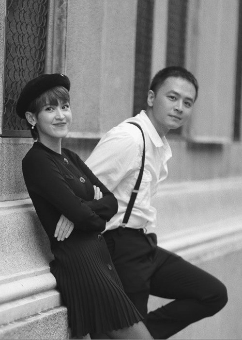 Trong bộ ảnh, nữ diễn viên phim “Cổng mặt trời” có nhiều khoảnh khắc tình tứ bên người bạn đời. Ảnh: Tran Hoai An