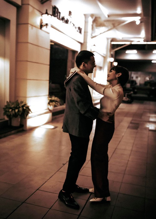 Năm 2020, Tú Vi rất bức xúc khi bị antifan tung tin đồn thất thiệt. “Ly hôn rồi sao không công khai cho mọi người biết”, antifan này viết. Tú Vi lập tức đáp trả: “Trời, lạy. Bạn ở đâu ra? Bạn ăn bậy thì được nhưng nói bậy thì không được đâu nha bạn”. Ảnh: Tran Hoai An