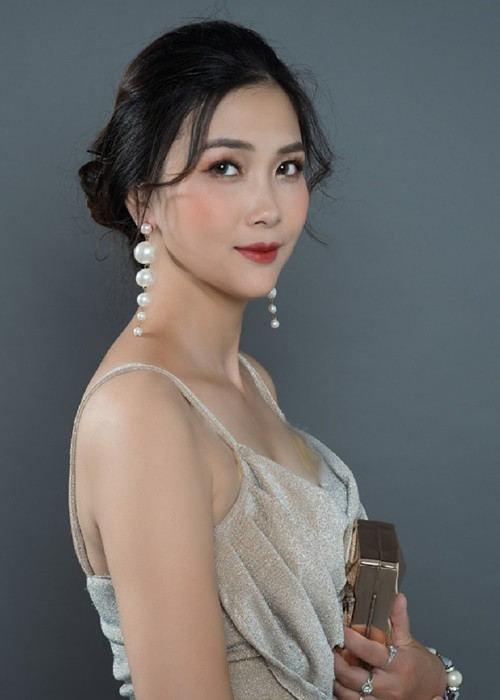 Nữ diễn viên phim “Thương ngày nắng về” sở hữu nhan sắc xinh đẹp.