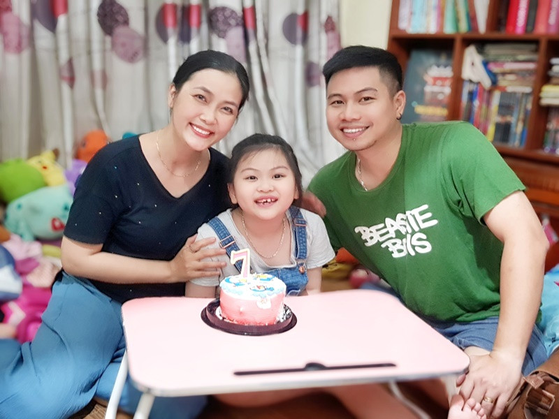 Vợ chồng Ngọc Dung thường xuyên đăng tải hình ảnh bên nhau cũng như tương tác trên mạng xã hội.