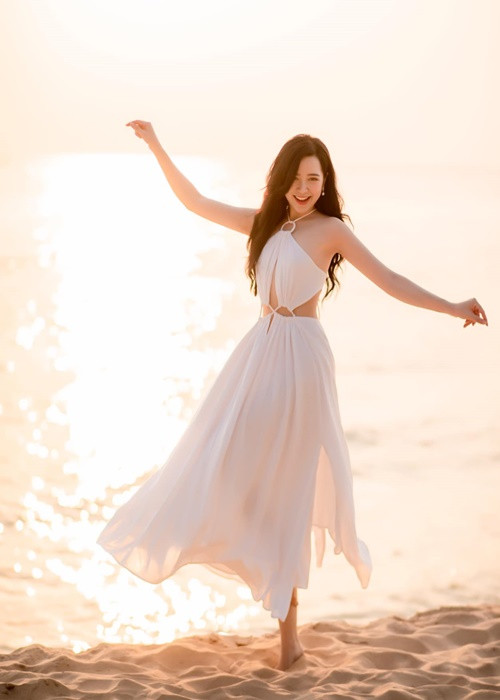 Vóc dáng của Kim Oanh thon gọn, gợi cảm hút mọi ánh nhìn. Ảnh: FB Kim Oanh