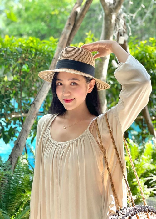 Nữ diễn viên chăm chút ngoại hình. Trên trang cá nhân, cô thường xuyên chia sẻ hình ảnh tập yoga để giữ vóc dáng. Ảnh: FB Kim Oanh