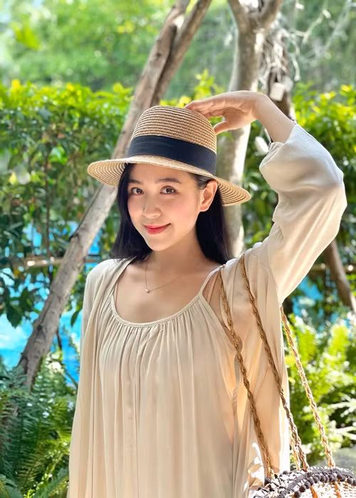 Nữ diễn viên chăm chút ngoại hình. Trên trang cá nhân, cô thường xuyên chia sẻ hình ảnh tập yoga để giữ vóc dáng. Ảnh: FB Kim Oanh