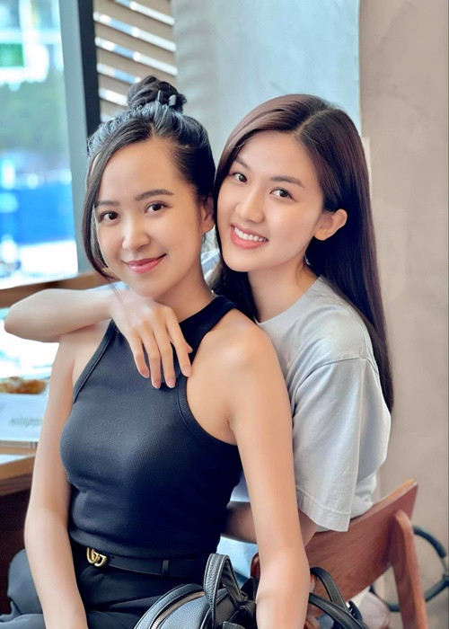 Ngoài Nhã Phương, Kim Oanh còn thân thiết với Lương Thanh. “Tôi thân với diễn viên Lương Thanh vì hai người sát cạnh nhà nhau. Những lúc gặp chuyện không vui hay cần người tâm sự thì hai chị em vẫn hay ới nhau đi cafe”, Kim Oanh chia sẻ. Ảnh: FB Kim Oanh