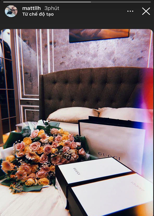 Ngày 21/6/2021, Matt Liu bất ngờ khoe món quà kèm bó hoa rực rỡ. Đáng chú ý, đây chính là ngày kỷ niệm tròn 1 năm hẹn hò của anh và Hương Giang. Nhiều người cho rằng đây chính là câu trả lời của cặp đôi sau thời gian dài im lặng. Ảnh: FB Matt Liu