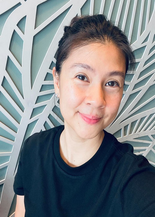 Theo Kim Thư, các chủ nợ của chồng cũ bắt cô phải trả nợ. “Tôi đã giải thích là mình không còn liên quan đến anh ấy. Nhưng họ thông báo nếu không trả thì sẽ mạnh tay hơn, không cho được yên ổn làm ăn và cha làm thì con phải trả", Kim Thư cho hay. Ảnh: FB Kim Thư