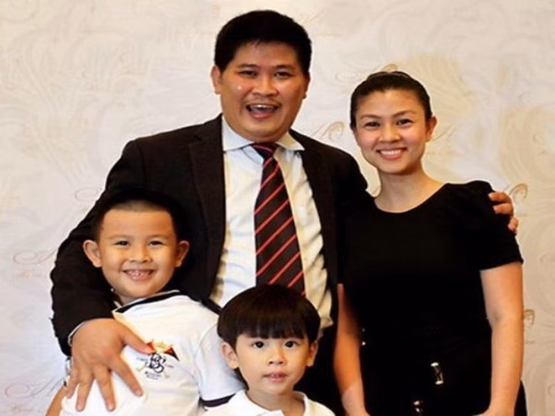 Cuộc sống của Kim Thư càng trải nhiều hoa hồng khi cô lấy ông trùm phim ảnh Phước Sang. Cả hai sống trong căn nhà trị giá 3 triệu USD có nội thất đắt tiền, thang máy trong nhà và hồ bơi trên sân thượng. Ảnh: Thể thao văn hóa