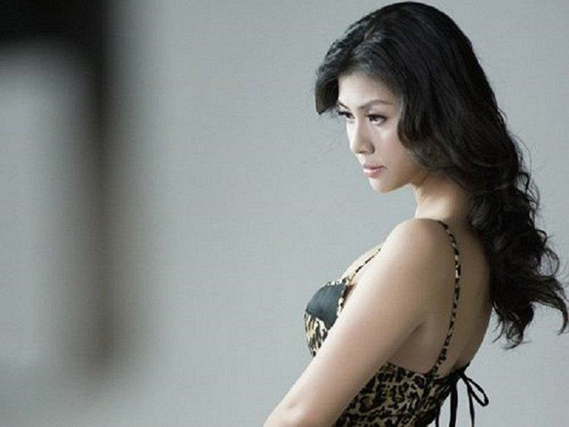 Khi trưởng thành, Kim Thư theo đuổi diễn xuất. Cô góp mặt trong nhiều bộ phim như: “Thiên sứ 99”, “Lục Vân Tiên”, “Võ lâm truyền kỳ”, “Hồn Trương Ba da hàng thịt”, “Khi đàn ông mang bầu”. Ảnh: Vietnamnet