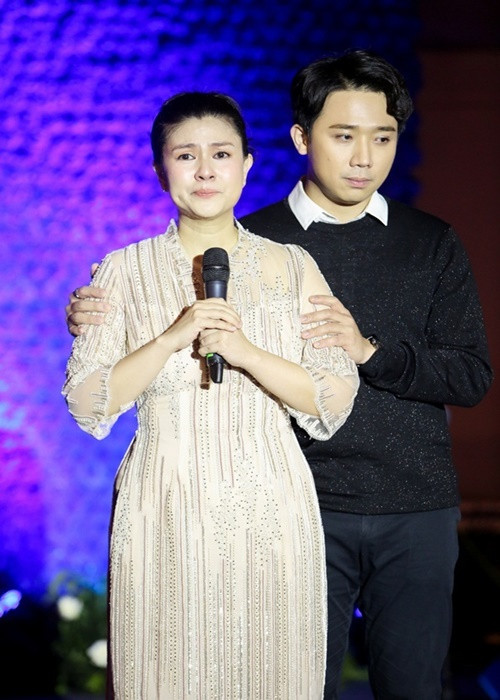 "Tôi cũng được xem như người có tất cả, đột ngột quay 180 độ, ngoài việc đối mặt với những vấn đề khách quan như tiền bạc, đối mặt với các chủ nợ, cư xử với dư luận, công việc... còn là áp lực từ bản thân mình giữa nhiều lựa chọn, cách ứng đối để làm sao giải quyết được những chuyện xảy ra mà tôi không phải hối hận”, Kim Thư tâm sự trên VTC. Ảnh: Vietnamnet