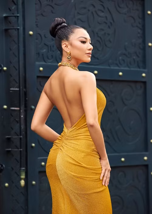 Gần đây, Kim Duyên liên tục tung ảnh nóng bỏng.