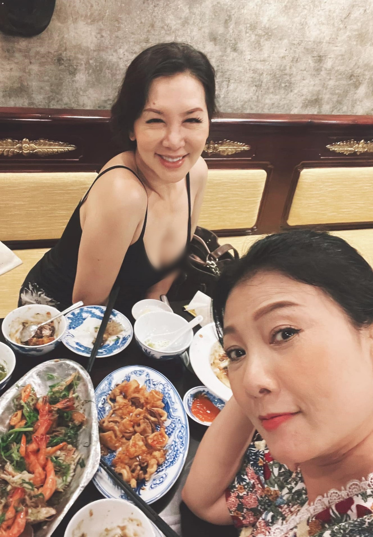 Mộng Vân vẫn thường xuyên gặp gỡ đồng nghiệp thân thiết như Mỹ Uyên, Kim Khánh…Ảnh: FB Mỹ Uyên