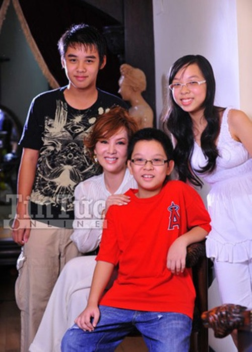 Mộng Vân hài lòng với cuộc sống yên bình hiện tại và sự trưởng thành của các con. Ảnh: Tin tức online