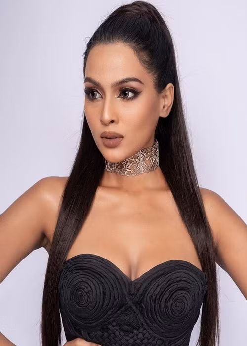 Lishalliny là người kế nhiệm của Jasabel Robert - đại diện Malaysia lọt top 10 cuộc thi Hoa hậu Hòa bình Quốc tế 2020.