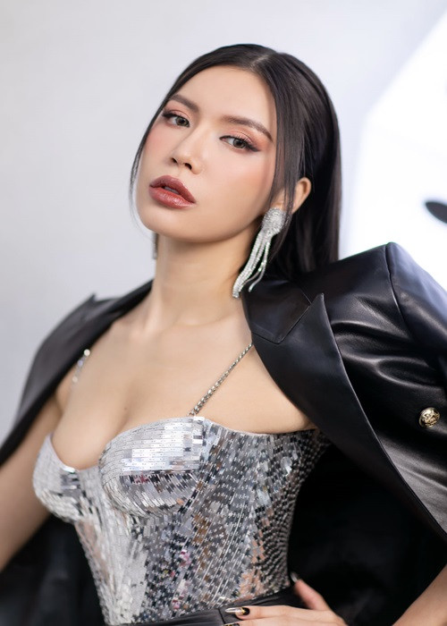 Minh Tú còn từng có mối tình với một anh chàng đẹp trai, giàu có, học vấn cao. Trên Tri thức trẻ, năm 2017, cô chia sẻ, khi người yêu muốn đưa cô ra nước ngoài học tập, định cư, cô từ chối vì lo lắng cho mẹ. Ảnh: FB Minh Tú