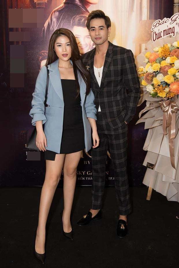 Nữ diễn viên còn chia sẻ: "Đang quay quần quật, trưa tranh thủ mọi người set cảnh đi ngủ, ngủ dậy lên mạng thấy sét đánh ngang mắt, gì vậy trời". Ảnh: Vietnamnet