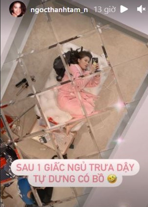 Ngọc Thanh Tâm ngầm phủ nhận hẹn hò Khải Đăng. Trên trang cá nhân, cô viết: "Sau 1 giấc ngủ trưa dậy tự dưng có bồ". Ảnh chụp màn hình