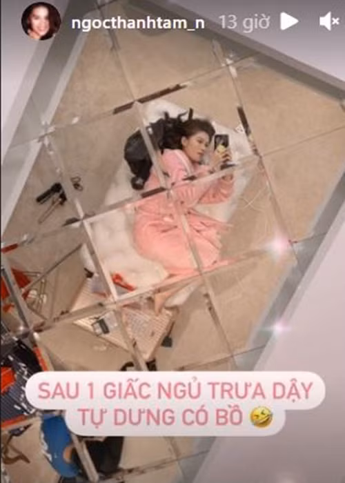 Ngọc Thanh Tâm ngầm phủ nhận hẹn hò Khải Đăng. Trên trang cá nhân, cô viết: "Sau 1 giấc ngủ trưa dậy tự dưng có bồ". Ảnh chụp màn hình