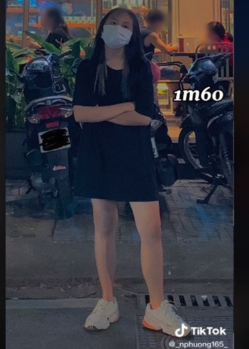 Ở tuổi 16, Nghi Phương sở hữu chiều cao 1m60. Ảnh chụp màn hình