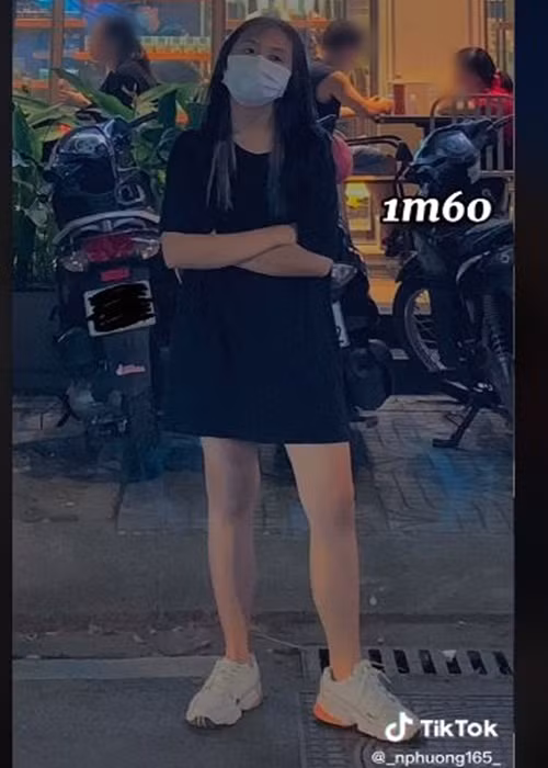 Ở tuổi 16, Nghi Phương sở hữu chiều cao 1m60. Ảnh chụp màn hình