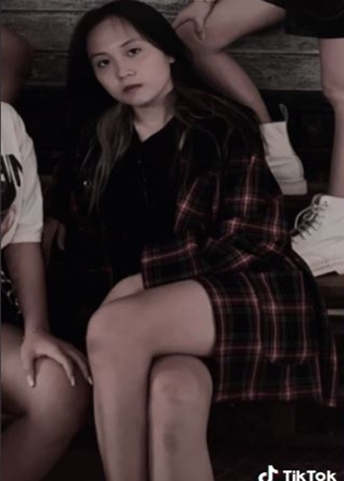 Nghi Phương ra dáng thiếu nữ. Phương Thanh thỉnh thoảng lại viết trên trang cá nhân mong con gái lớn chậm một chút. Ảnh chụp màn hình