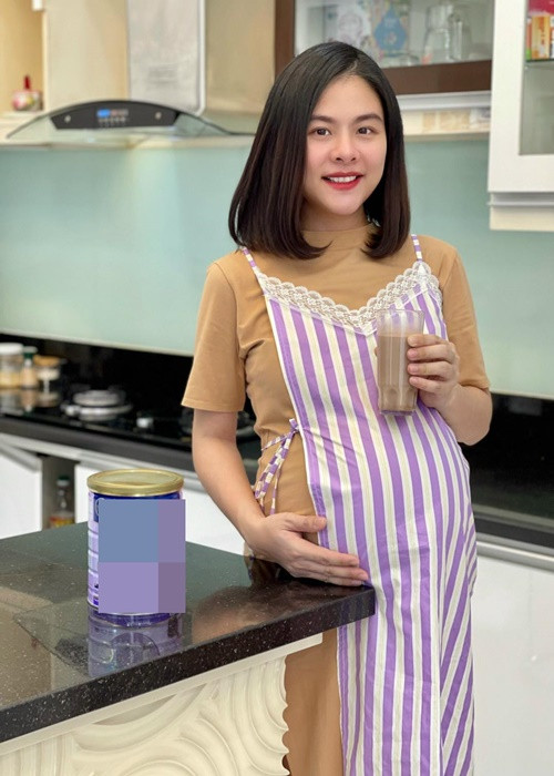 Thời gian qua, vợ chồng Vân Trang trang trí phòng, sắm sửa và sắp xếp đồ đi sinh.