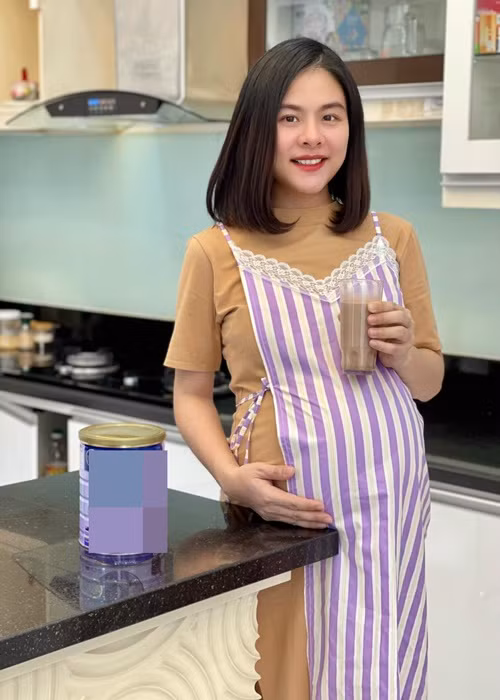 Thời gian qua, vợ chồng Vân Trang trang trí phòng, sắm sửa và sắp xếp đồ đi sinh.