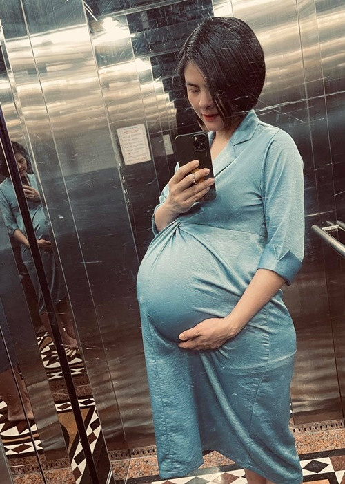 Vân Trang khoe tin vui bầu bí lần 2 hồi tháng 7/2021 song cô không tiết lộ chuyện sinh đôi.