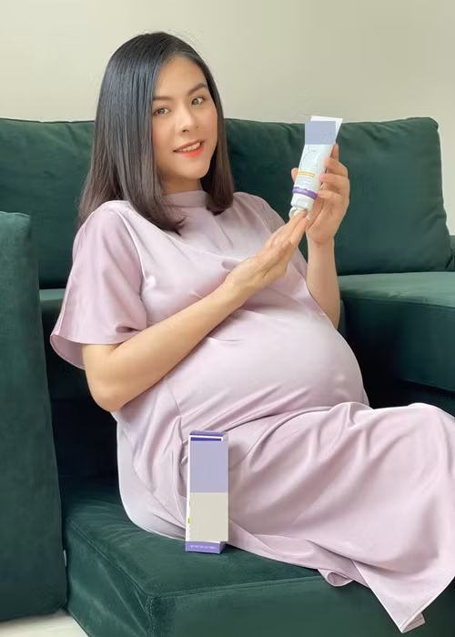 Vân Trang nghén nặng từ tháng thứ 2 đến tháng thứ 4 của thai kỳ. Sau đó, sức khỏe của cô trở lại bình thường.