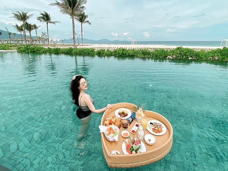 Bảo Thy từng du lịch trong suốt 3 tháng tại Mỹ, Hàn Quốc, Thái Lan, Singapore.