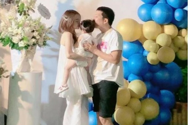 Nha Phuong cuoi cung cung he lo tron guong mat cua con gai-Hinh-2