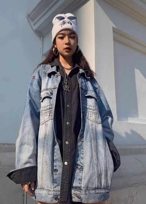 Hoài Anh là người hợp chuyện bố nhất. Cô chia sẻ trên Ngôi sao, bản thân có nhiều điểm giống bố ở phong cách thời trang vì vậy Hoài Anh hay bị những người xung quanh trêu rằng nhìn cách ăn mặc là nhận ra ngay con gái của Võ Hoài Nam.