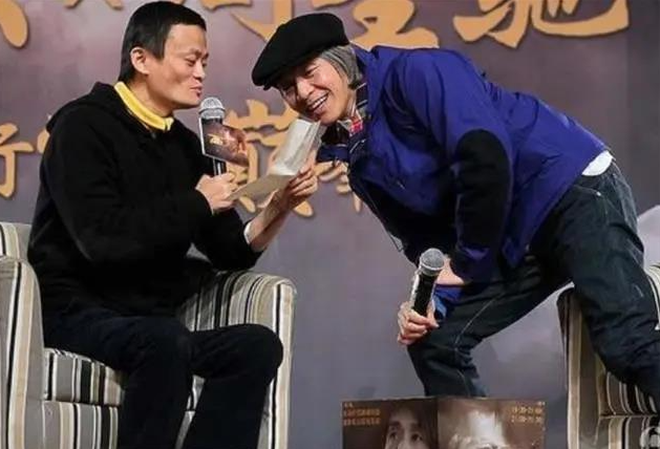 Bat ngo cau tra loi cua Chau Tinh Tri khi bi hoi “kho” ve thu nhap-Hinh-2