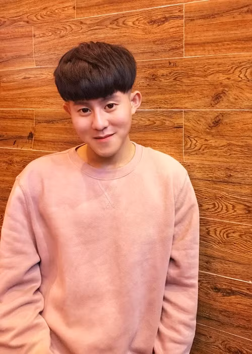 Khi Chí Thành nhập viện, có thím ruột, một người cô và một chị họ thay phiên nhau chăm sóc nam ca sĩ. Ảnh: FB Chí Thành