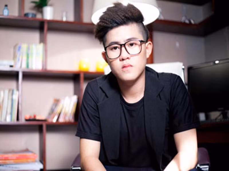  Phạm Chí Thành phát hiện mắc viêm gan B, viêm phổi cách đây một năm. 4 tháng trở lại đây, bệnh tình của anh chuyển biến nặng nên phải nhập viện. Nam ca sĩ mới xin xuất viện vì hết tiền điều trị. Ảnh: Vietnamnet