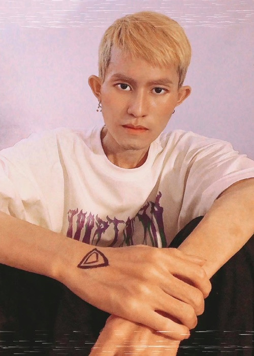 Chí Thành từng tham gia cuộc thi Nhân tố bí ẩn 2014. Ở sân chơi này, nam ca sĩ sinh năm 1996 thuộc đội của ca sĩ Hồ Quỳnh Hương và dừng chân ở top 4. Ảnh: FB Chí Thành